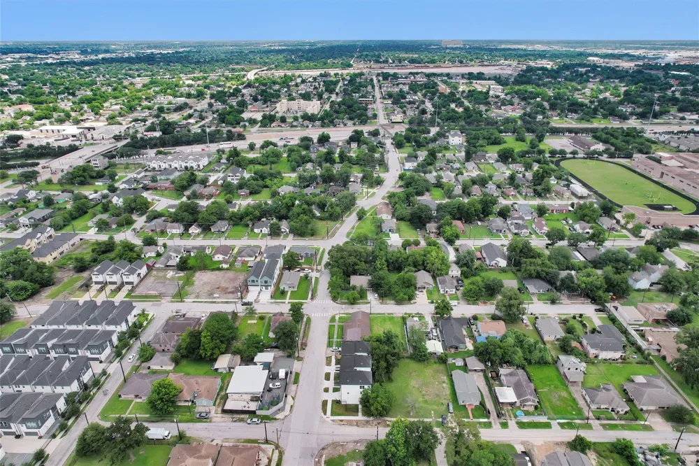 806 Schweikhardt St Houston, TX 77020