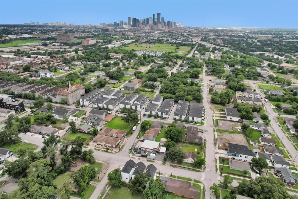 806 Schweikhardt St Houston, TX 77020