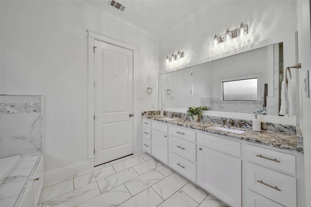 1236 Chamboard Lane Houston, TX 77018