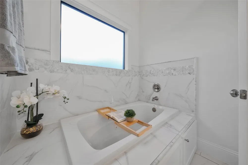 1236 Chamboard Lane Houston, TX 77018