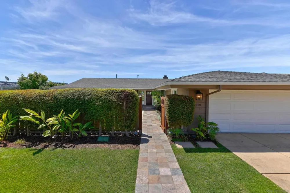1681 Paseo Bonita La Jolla, CA 92037