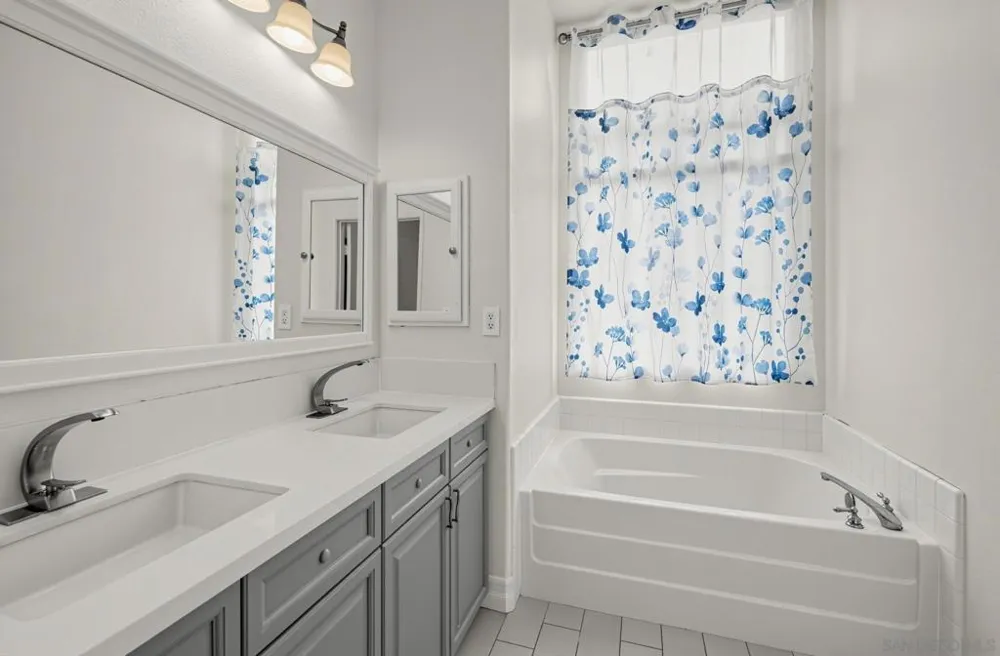 6268 Canyon Bluff Ct San Diego, CA 92121