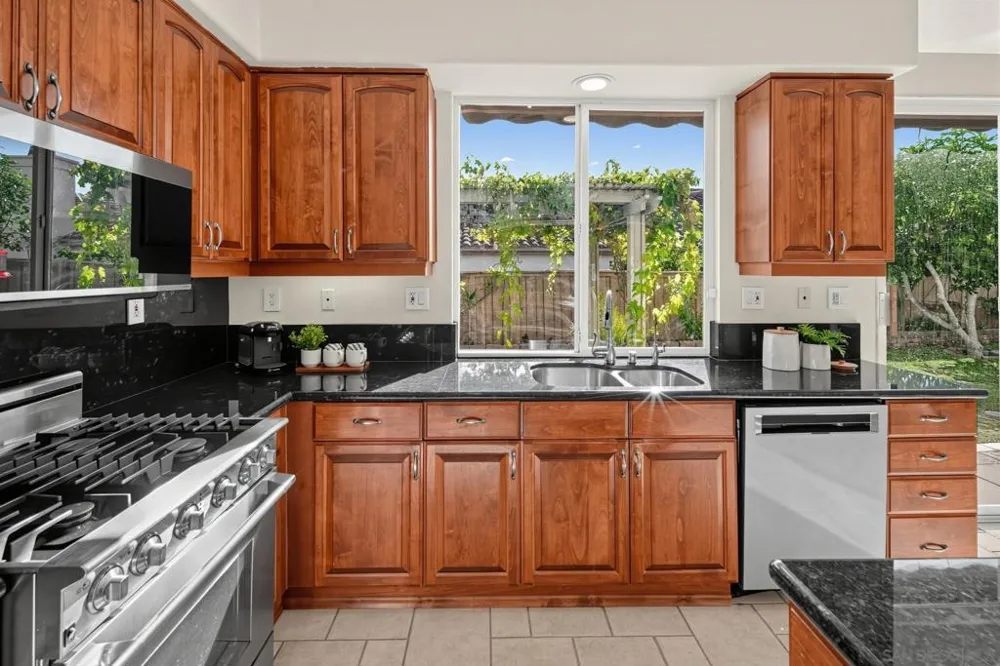 6268 Canyon Bluff Ct San Diego, CA 92121