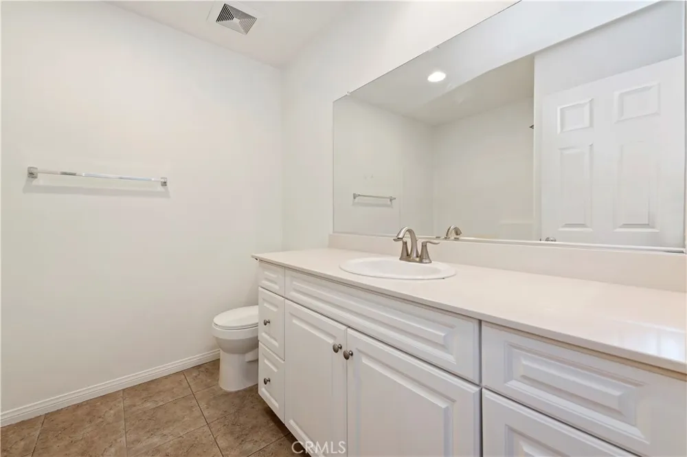 15834 Vienna Fontana, CA 92336