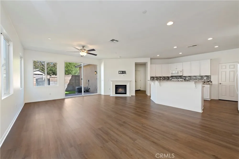 15834 Vienna Fontana, CA 92336