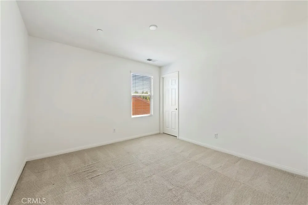 15834 Vienna Fontana, CA 92336