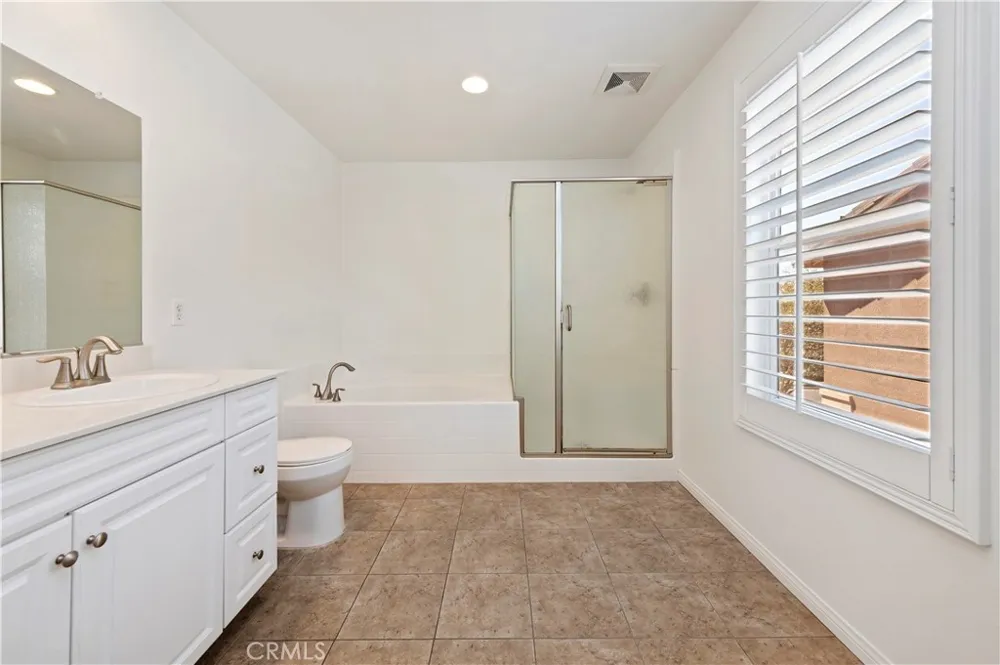 15834 Vienna Fontana, CA 92336