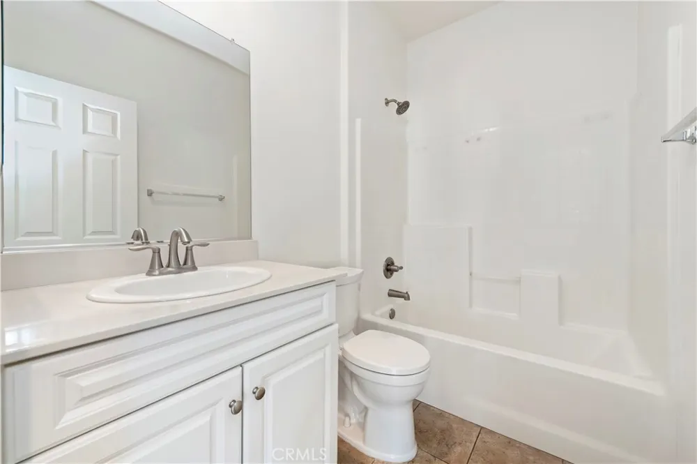15834 Vienna Fontana, CA 92336
