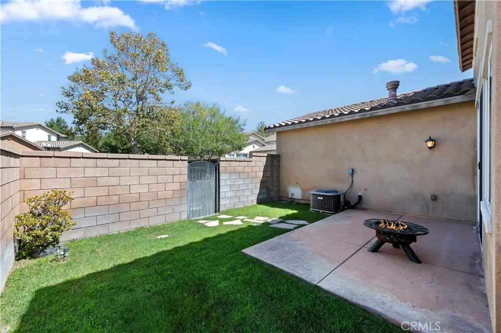 15834 Vienna Fontana, CA 92336