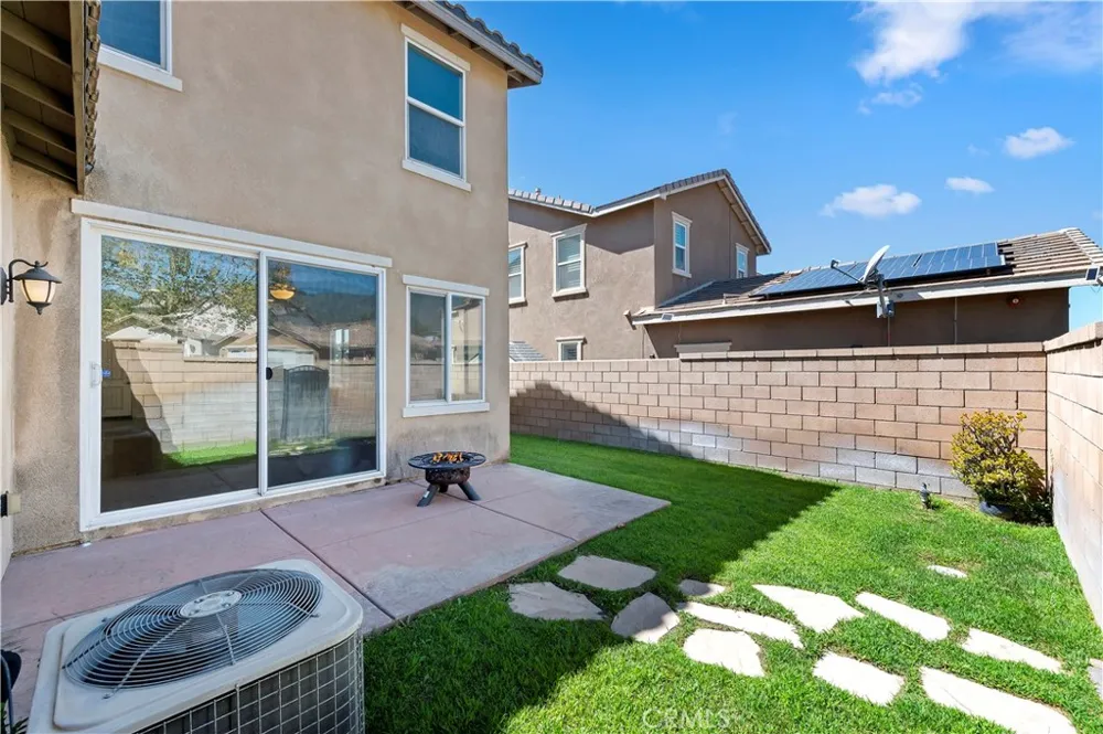 15834 Vienna Fontana, CA 92336