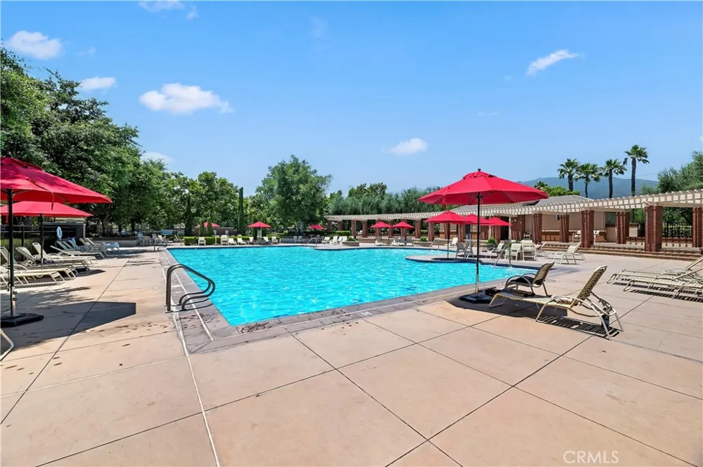 15834 Vienna Fontana, CA 92336