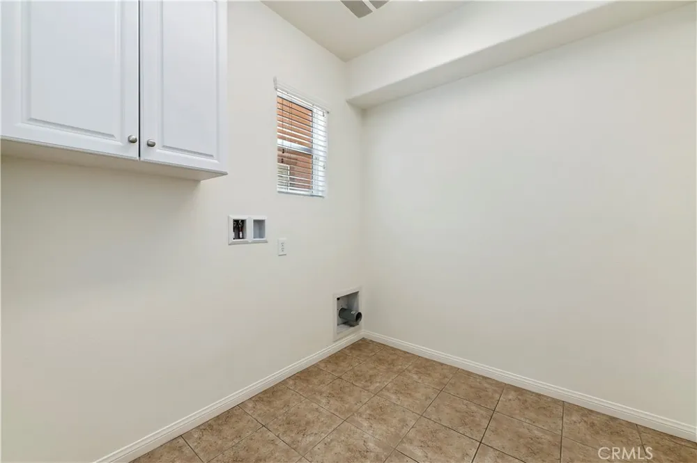 15834 Vienna Fontana, CA 92336