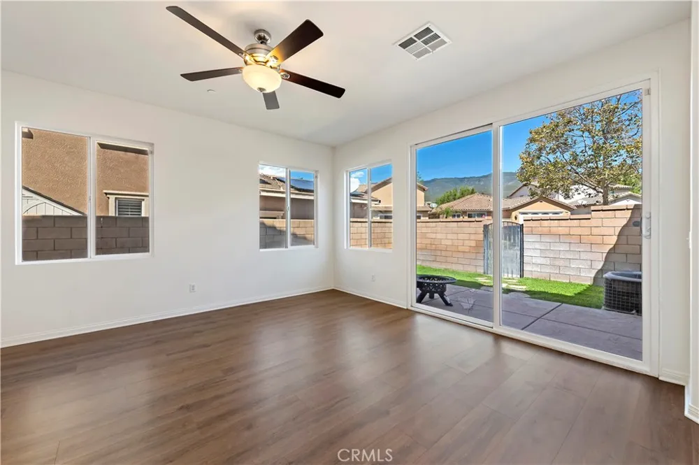 15834 Vienna Fontana, CA 92336