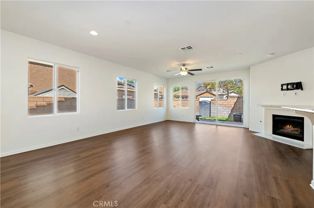 15834 Vienna Fontana, CA 92336