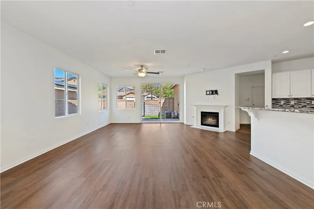 15834 Vienna Fontana, CA 92336