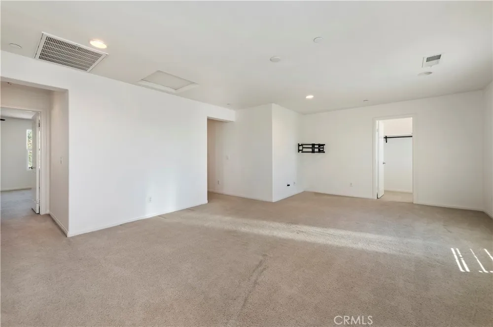 15834 Vienna Fontana, CA 92336