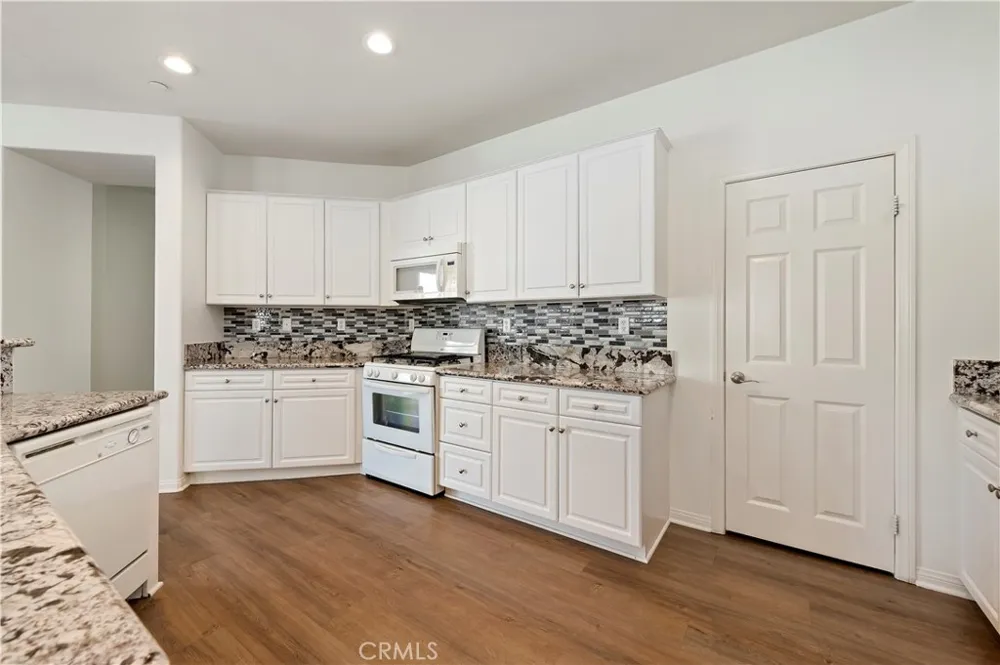 15834 Vienna Fontana, CA 92336