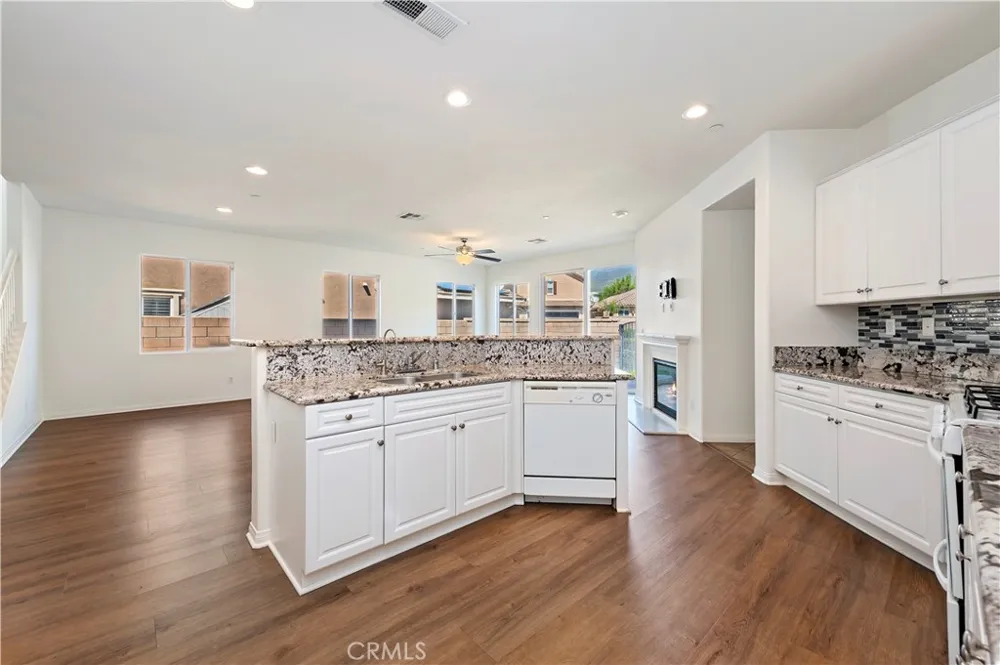 15834 Vienna Fontana, CA 92336