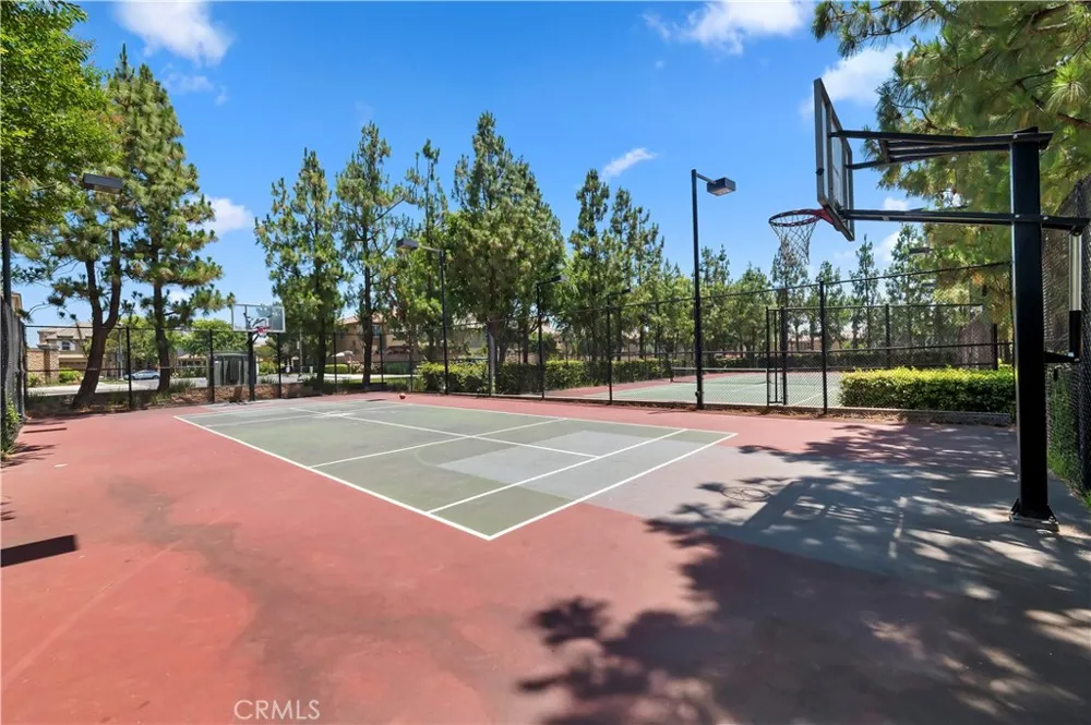 15834 Vienna Fontana, CA 92336