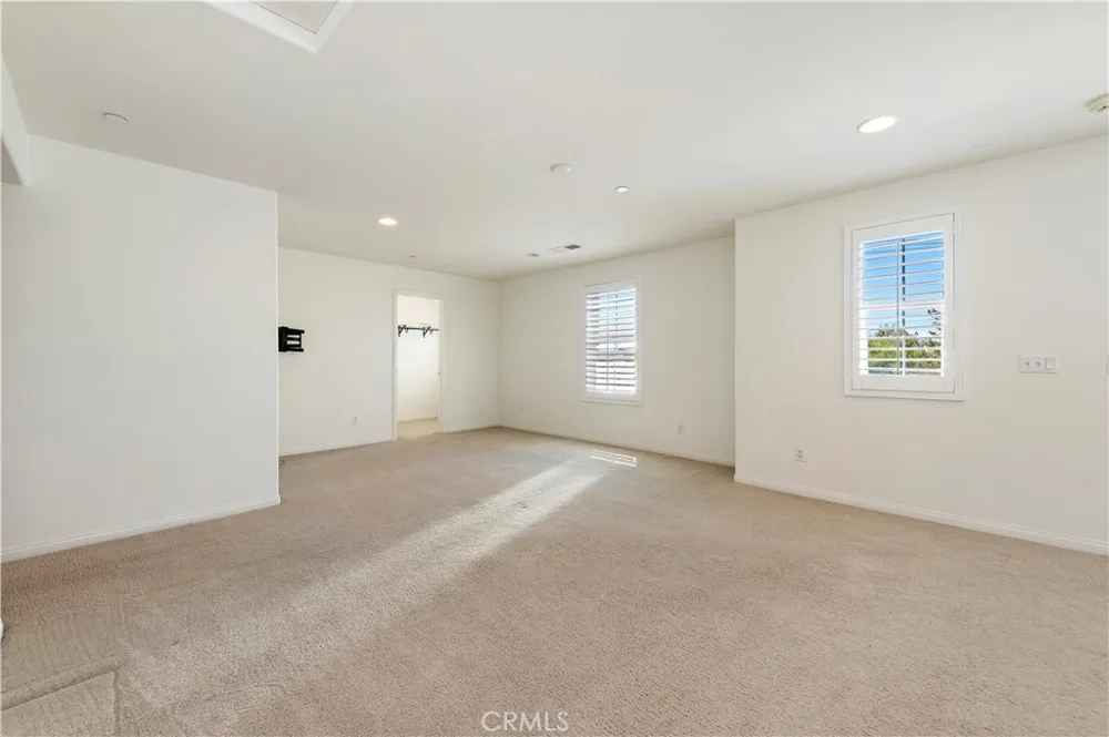 15834 Vienna Fontana, CA 92336