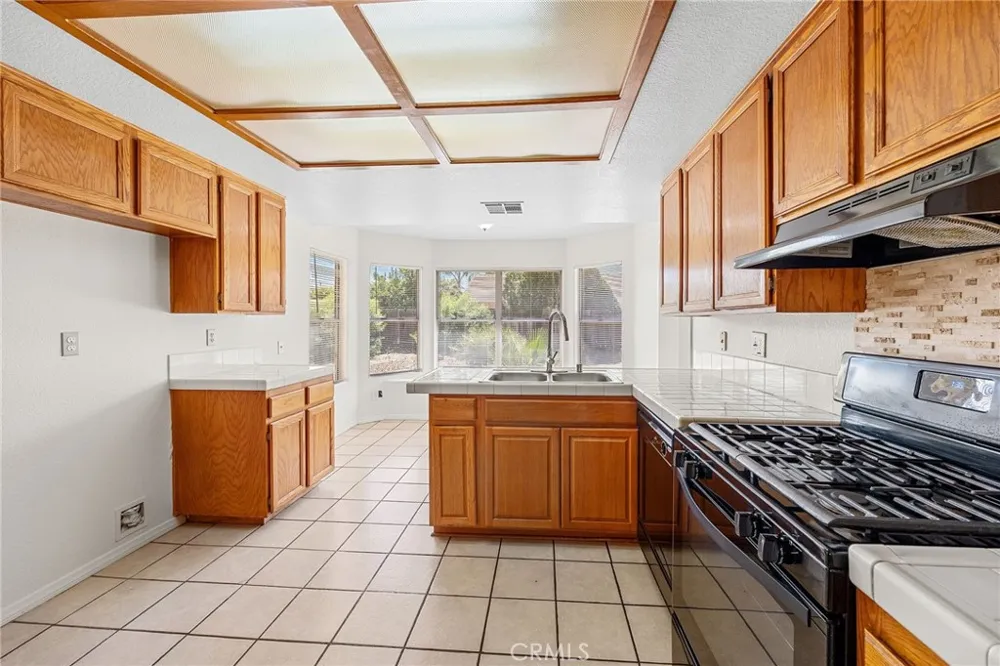2561 Jeffery Hemet, CA 92545