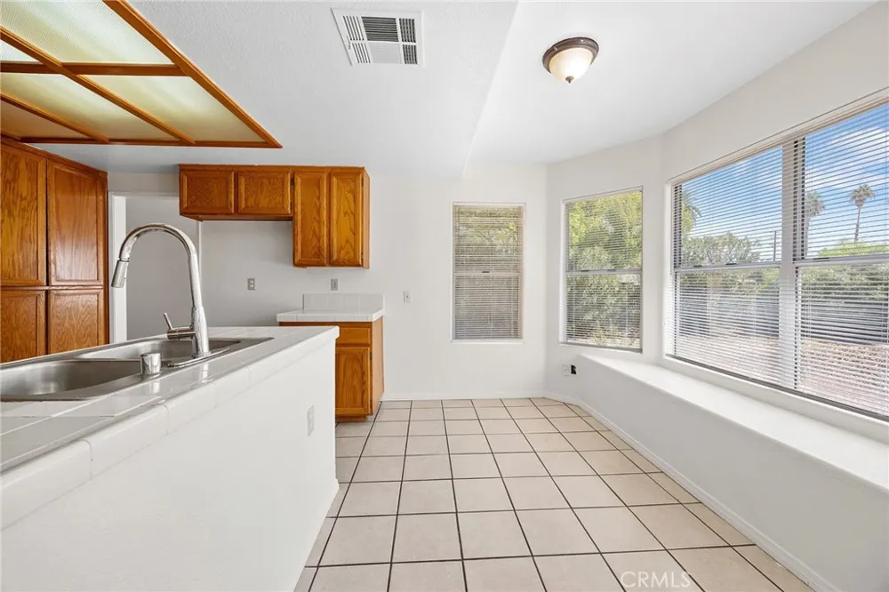 2561 Jeffery Hemet, CA 92545