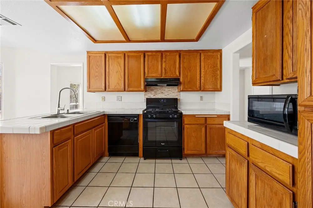 2561 Jeffery Hemet, CA 92545