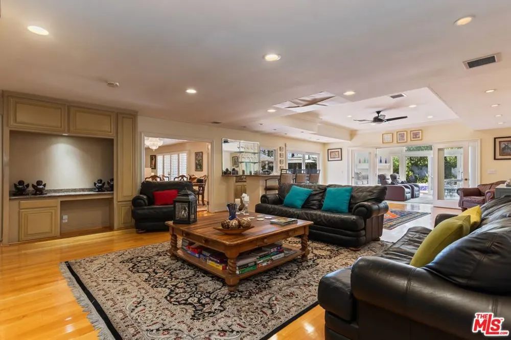 19717 Wells Drive Los Angeles, CA 91364