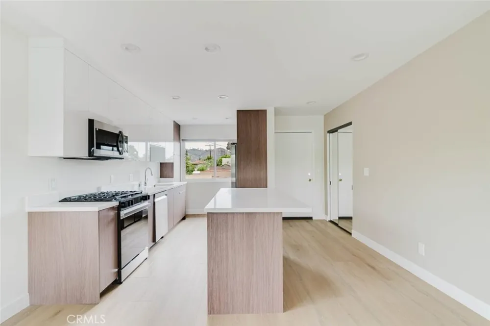 3406 Garden #6 Los Angeles, CA 90039