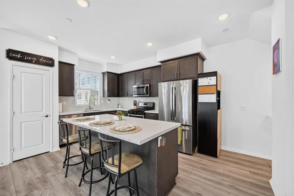 402 Carina Glen Escondido, CA 92029