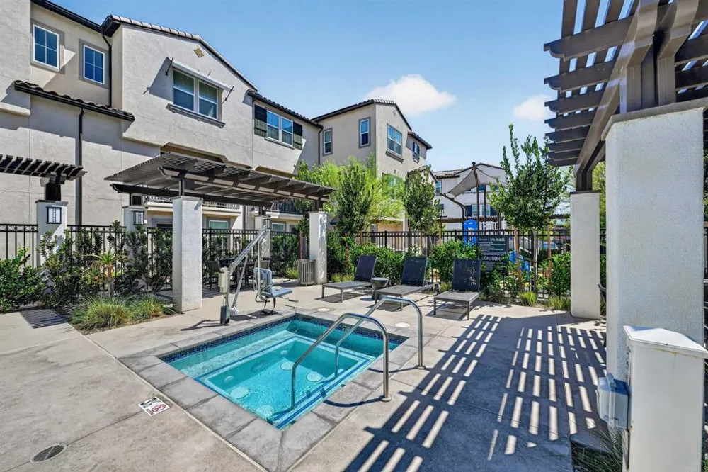 402 Carina Glen Escondido, CA 92029