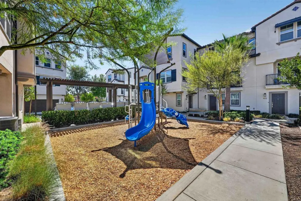 402 Carina Glen Escondido, CA 92029