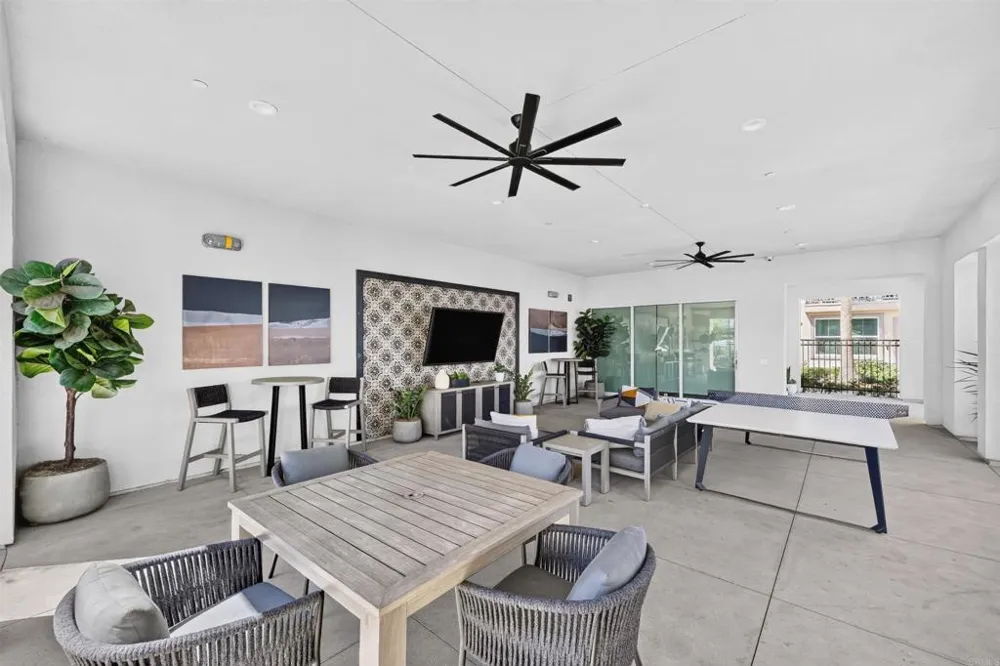 402 Carina Glen Escondido, CA 92029