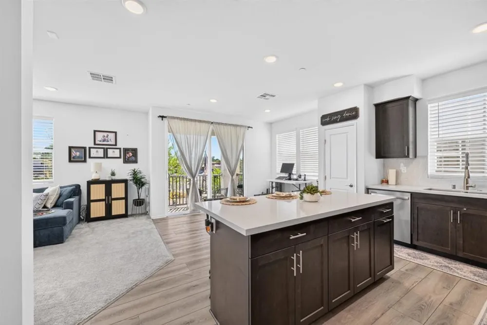 402 Carina Glen Escondido, CA 92029
