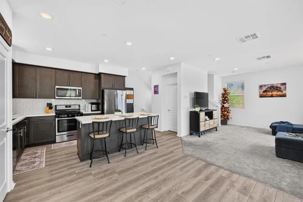 402 Carina Glen Escondido, CA 92029