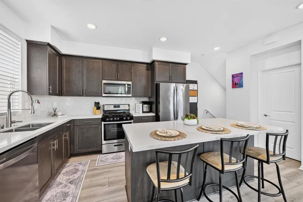 402 Carina Glen Escondido, CA 92029