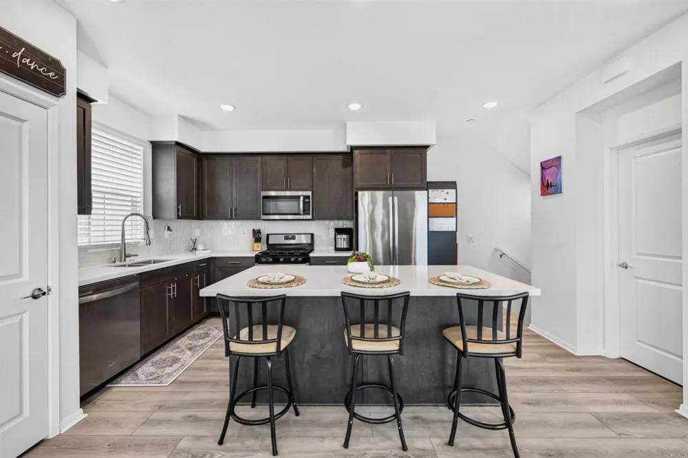 402 Carina Glen Escondido, CA 92029