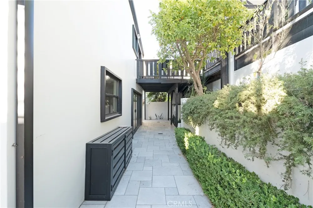 2650 Lisco Place Los Angeles, CA 90046