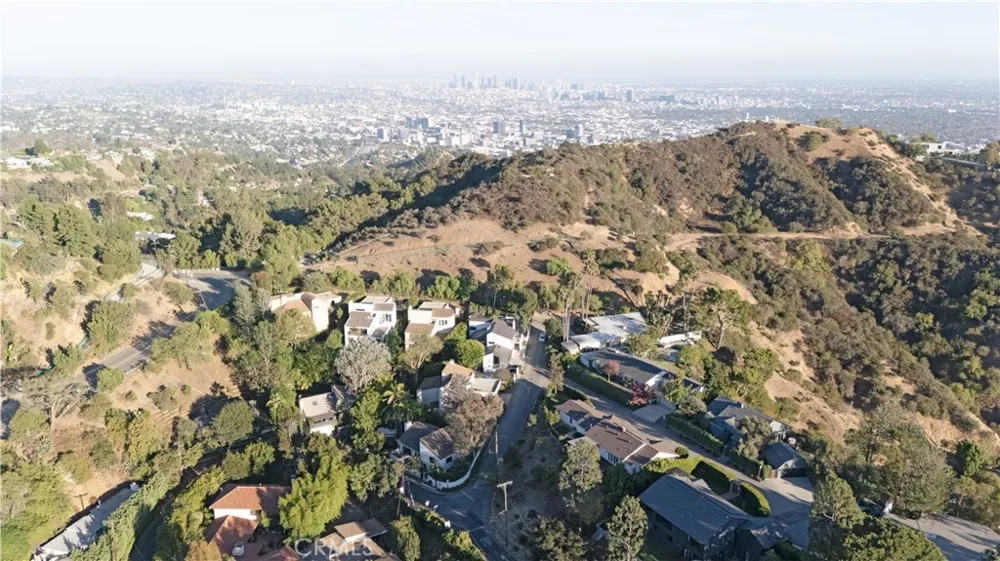 2650 Lisco Place Los Angeles, CA 90046