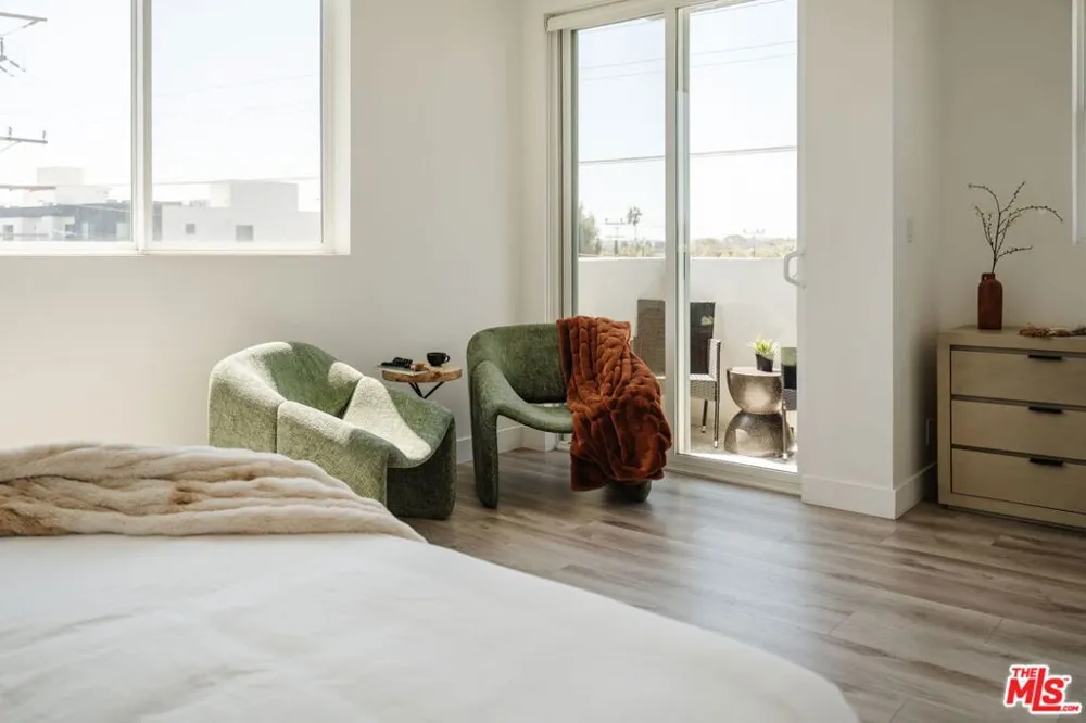 4916 S Centinela Avenue Los Angeles, CA 90066