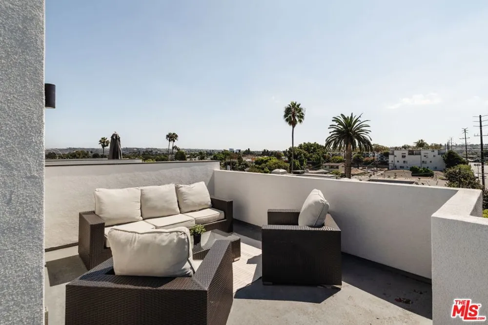4916 S Centinela Avenue Los Angeles, CA 90066