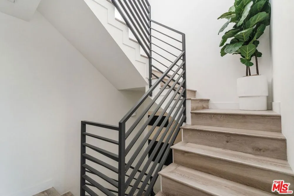 4916 S Centinela Avenue Los Angeles, CA 90066