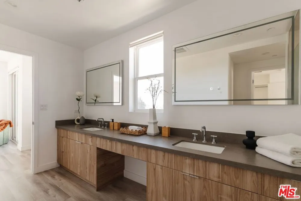 4916 S Centinela Avenue Los Angeles, CA 90066