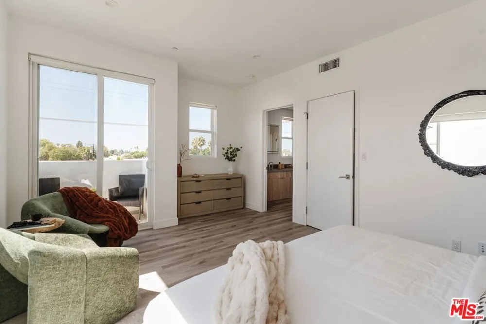 4916 S Centinela Avenue Los Angeles, CA 90066