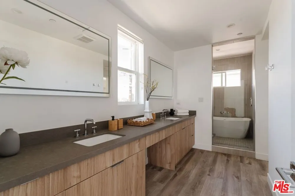 4916 S Centinela Avenue Los Angeles, CA 90066
