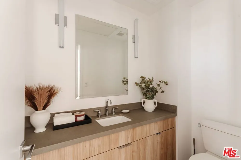 4916 S Centinela Avenue Los Angeles, CA 90066