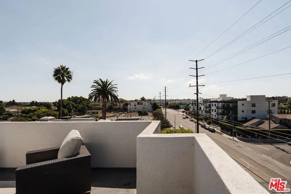 4916 S Centinela Avenue Los Angeles, CA 90066