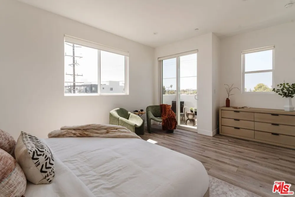 4916 S Centinela Avenue Los Angeles, CA 90066