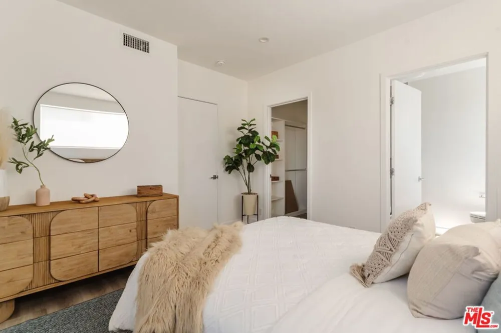 4916 S Centinela Avenue Los Angeles, CA 90066
