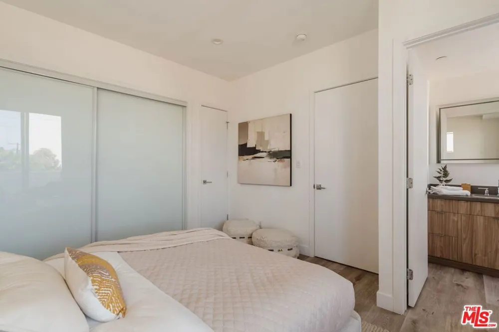 4916 S Centinela Avenue Los Angeles, CA 90066